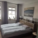 Pauls Hexenhaus Hexe Mit Fahrrad Garage Und Innenhof Fuer Motorraeder * ثال