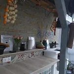 Pauls Hexenhaus Hexe Mit Fahrrad Garage Und Innenhof Fuer Motorraeder شقة