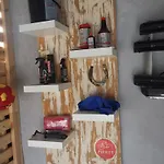 Pauls Hexenhaus Hexe Mit Fahrrad Garage Und Innenhof Fuer Motorraeder شقة