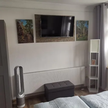 Daire Pauls Hexenhaus Hexe Mit Fahrrad Garage Und Innenhof Fuer Motorraeder Thale