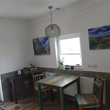 Daire Pauls Hexenhaus Hexe Mit Fahrrad Garage Und Innenhof Fuer Motorraeder *