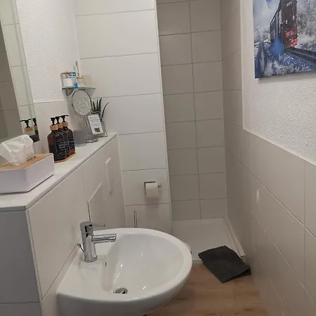 Pauls Hexenhaus Hexe Mit Fahrrad Garage Und Innenhof Fuer Motorraeder Appartement *