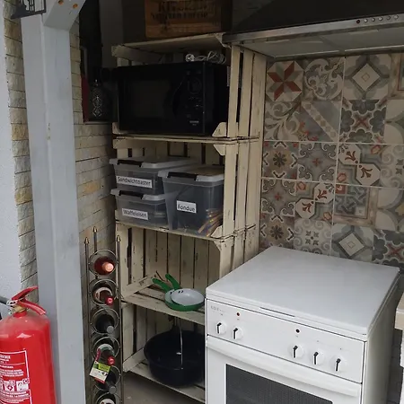Daire Pauls Hexenhaus Hexe Mit Fahrrad Garage Und Innenhof Fuer Motorraeder *
