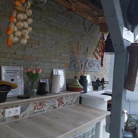 Pauls Hexenhaus Hexe Mit Fahrrad Garage Und Innenhof Fuer Motorraeder Appartement