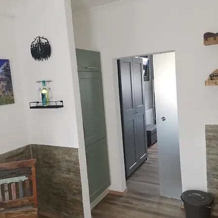 Daire Pauls Hexenhaus Hexe Mit Fahrrad Garage Und Innenhof Fuer Motorraeder *