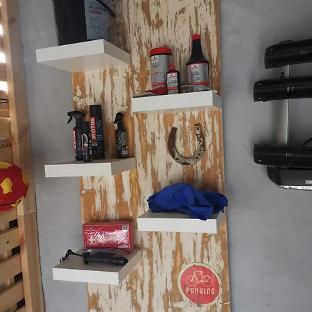 Pauls Hexenhaus Hexe Mit Fahrrad Garage Und Innenhof Fuer Motorraeder Daire