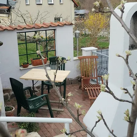 Pauls Hexenhaus Hexe Mit Fahrrad Garage Und Innenhof Fuer Motorraeder *