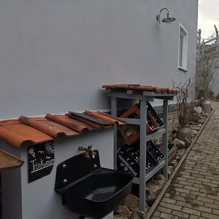 Pauls Hexenhaus Hexe Mit Fahrrad Garage Und Innenhof Fuer Motorraeder *