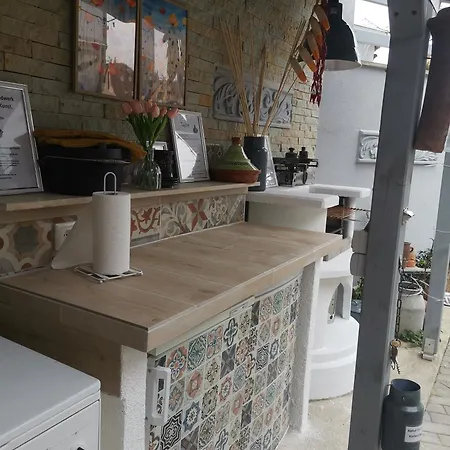 Pauls Hexenhaus Hexe Mit Fahrrad Garage Und Innenhof Fuer Motorraeder Thale