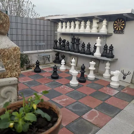 Pauls Hexenhaus Hexe Mit Fahrrad Garage Und Innenhof Fuer Motorraeder Daire Thale