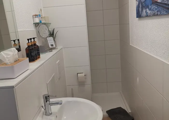 Pauls Hexenhaus Hexe Mit Fahrrad Garage Und Innenhof Fuer Motorraeder Lägenhet *