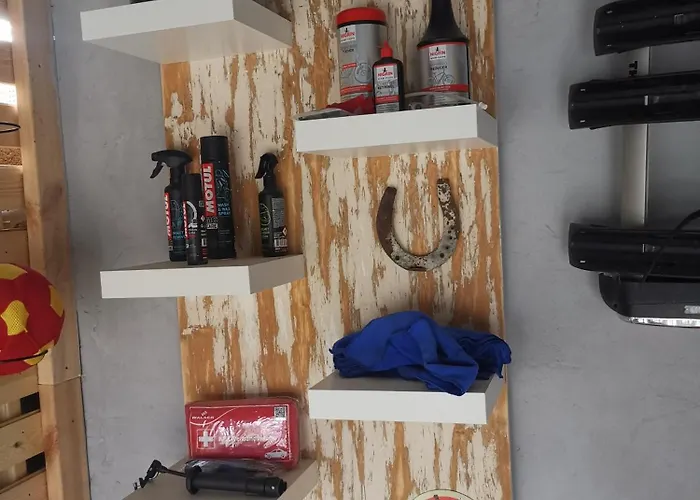 Pauls Hexenhaus Hexe Mit Fahrrad Garage Und Innenhof Fuer Motorraeder Apartmán