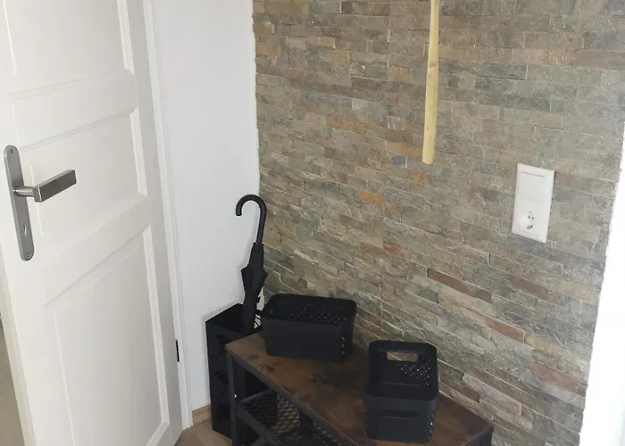 Pauls Hexenhaus Hexe Mit Fahrrad Garage Und Innenhof Fuer Motorraeder