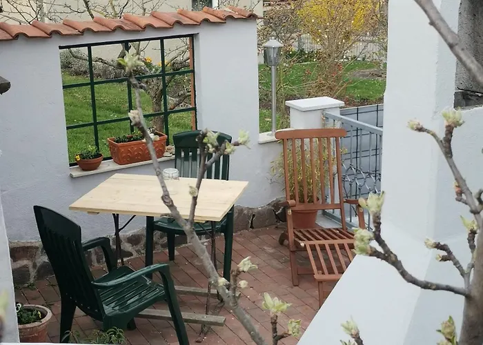 Pauls Hexenhaus Hexe Mit Fahrrad Garage Und Innenhof Fuer Motorraeder *