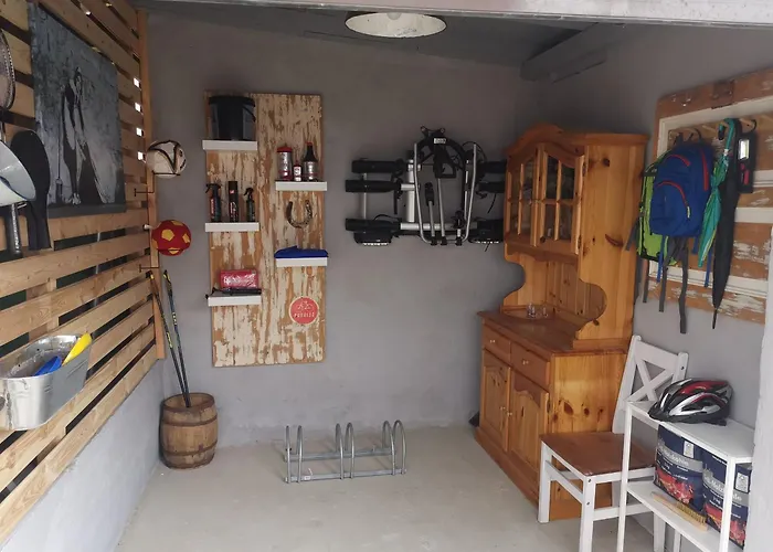 Pauls Hexenhaus Hexe Mit Fahrrad Garage Und Innenhof Fuer Motorraeder Apartmán