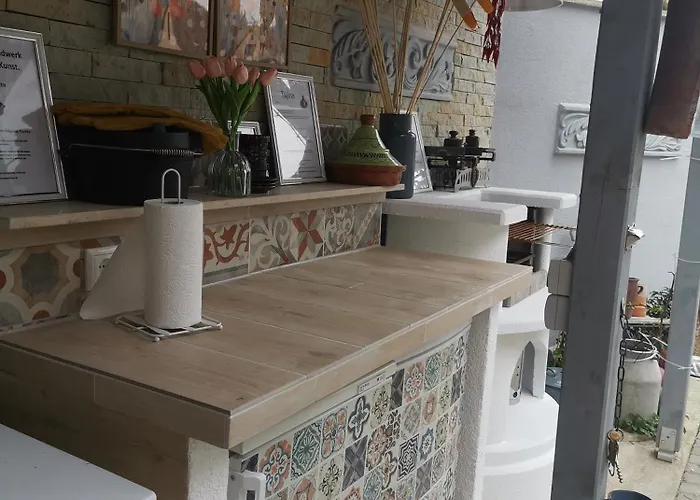 Pauls Hexenhaus Hexe Mit Fahrrad Garage Und Innenhof Fuer Motorraeder Thale